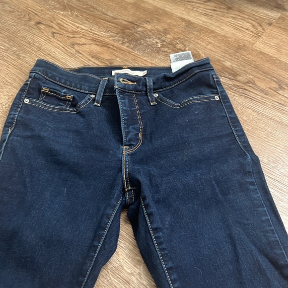 Levi's - Picture 3 of 3